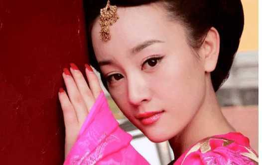 明星张檬整容后,美丽蜕变，重拾自信风采