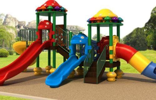 滑滑梯吃瓜,童年的欢乐时光