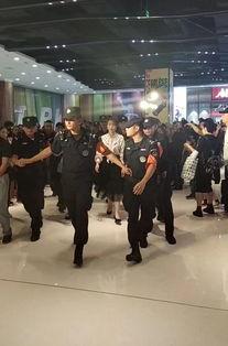明星粉丝骂保安小哥,网络舆论引发社会关注