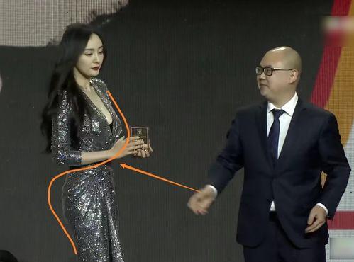 明星上台领奖画面图,明星领奖瞬间大盘点